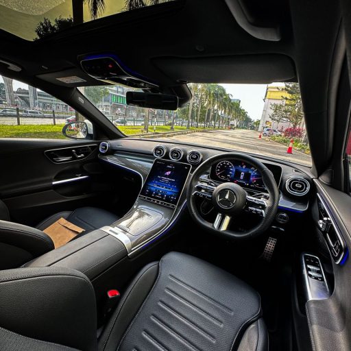 Mercedes C300 2023 White & Black